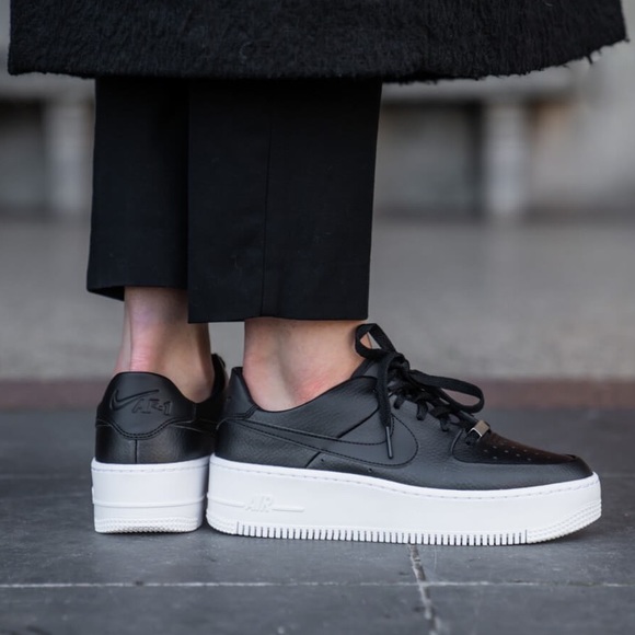 🌸 NIKE AIR FORCE 1 Sage Low Sneakers Shoes Black - Picture 4 of 10